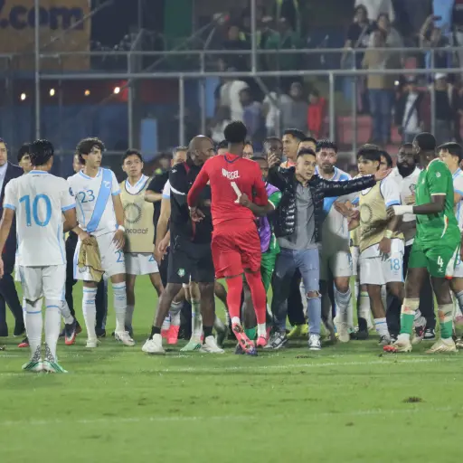 Acción al final del juego Guatemala vs. Surinam 